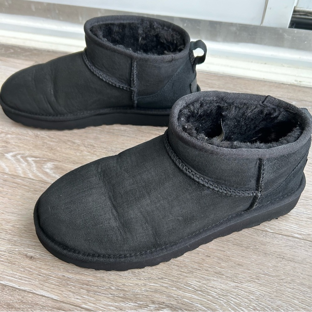 UGG Classic Ultra Mini in Black